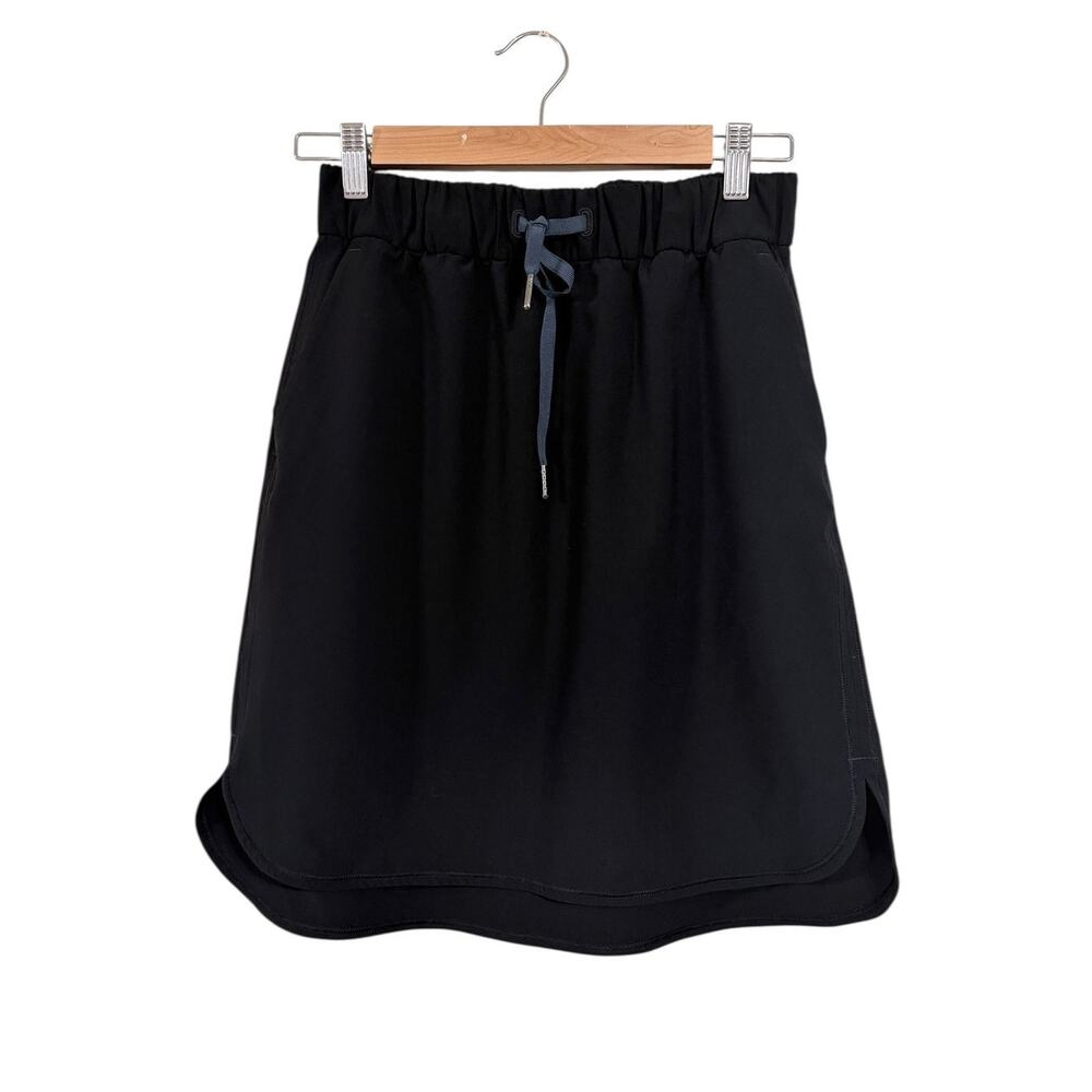 Lululemon On the Fly Black Travel Curved Hem Skirt Women's Size 6
